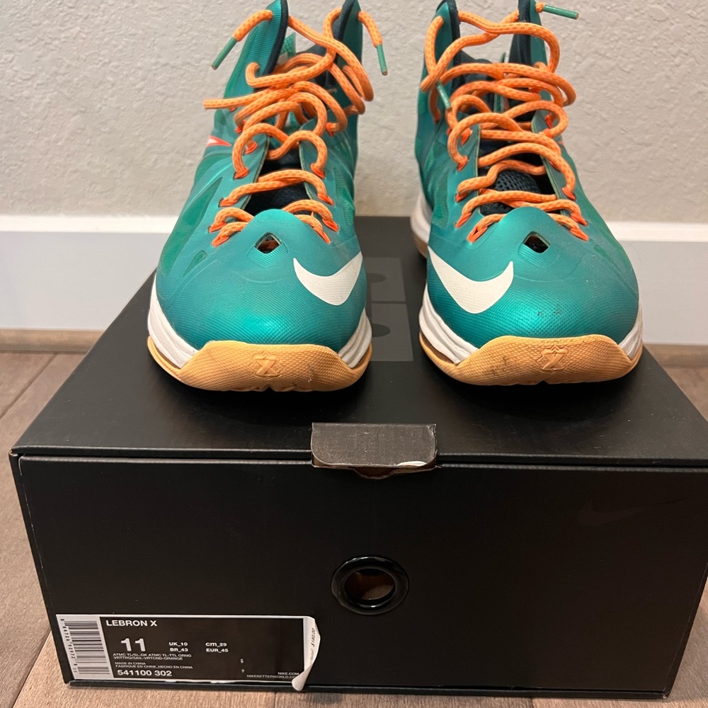Lebrón Basketball Shoes by Nike